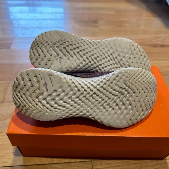 Nike Epic Phantom React Flyknit GS 4Y - Picture 4 of 5